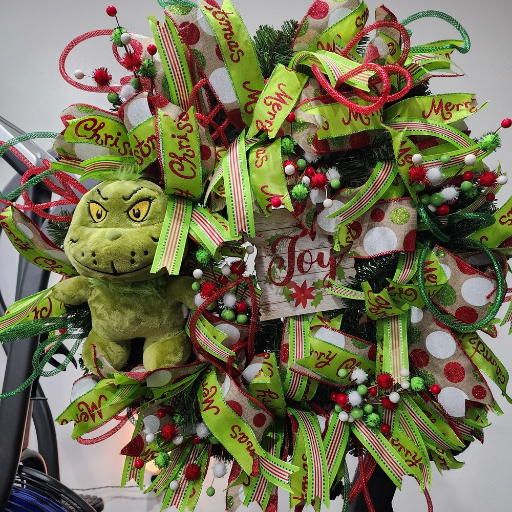 Joyful Holiday Wreath with Plush Toy
